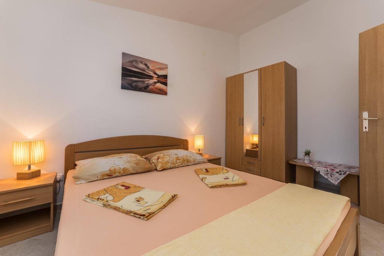 Apartmani Zarko วีร์ ภายนอก รูปภาพ